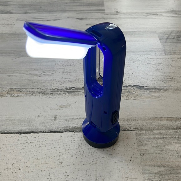 COPY - BRAND NEW! 2-in-1 Handheld Multi-use Flashlight with 180° adjustable LED… - Picture 6 of 15